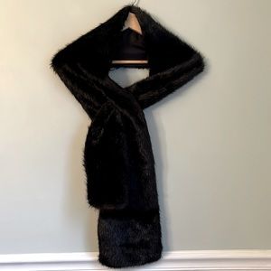 Simply Vera Faux Fur Black Wrap